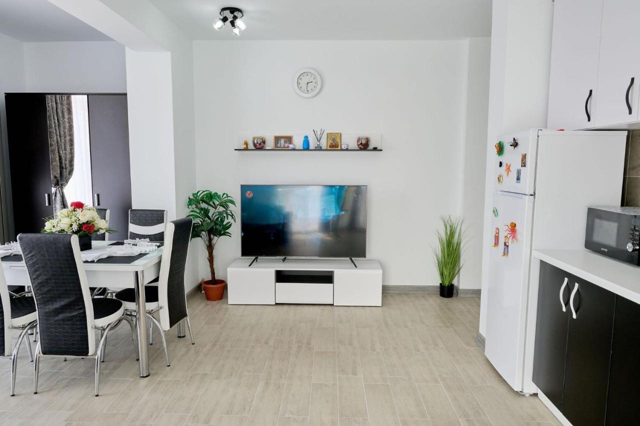 Moon Sea View Apartment - Spa N Pools Resort Mamaia Exterior foto